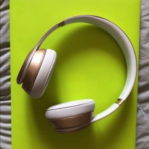Limited Edition gold solo-beats 2 wireless